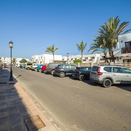 Ineika In - Balcony & Poolside * Corralejo
