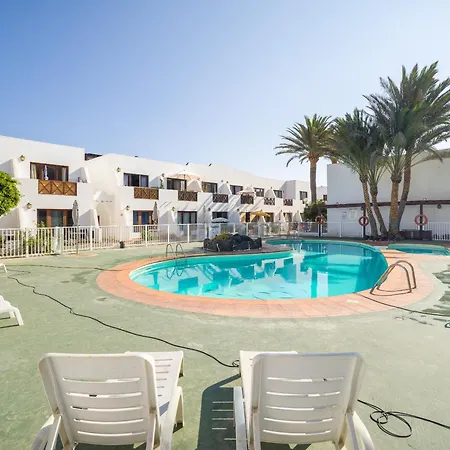 Ineika In - Balcony & Poolside