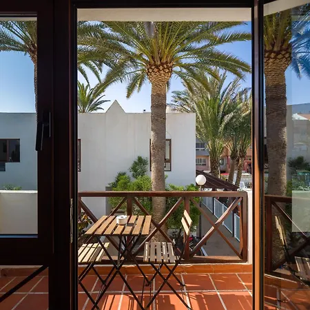 Ineika In - Balcony & Poolside Apartment