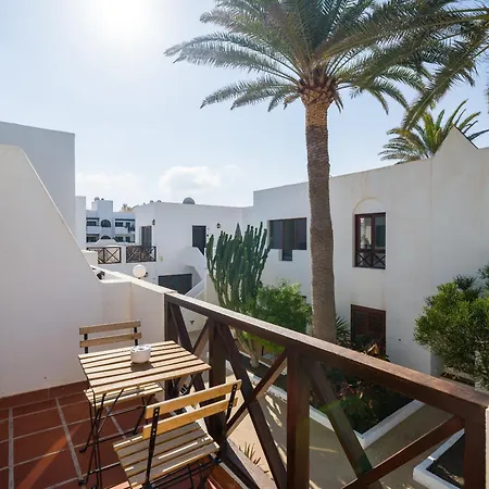 Ineika In - Balcony & Poolside דירה *