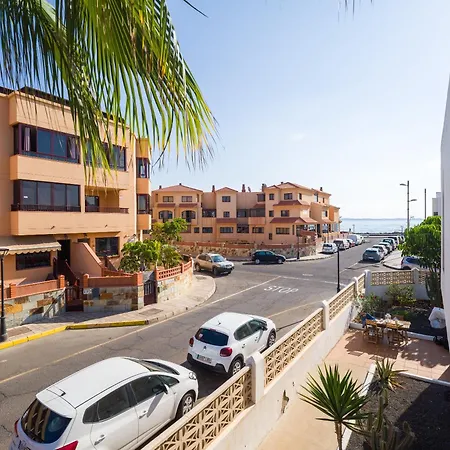 Ineika In - Balcony & Poolside דירה