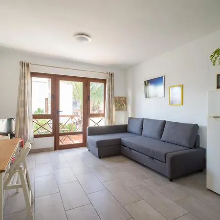 Ineika In - Balcony & Poolside קורלחו