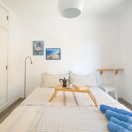 Ineika In - Balcony & Poolside Apartment