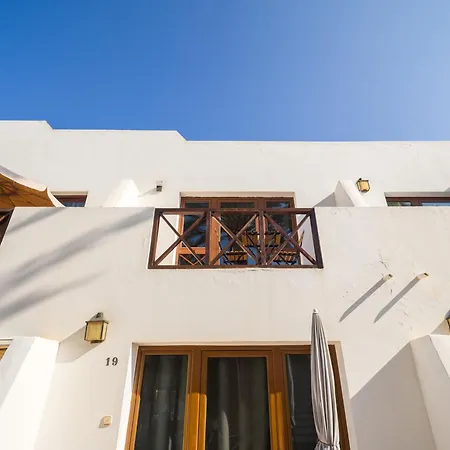 דירה Ineika In - Balcony & Poolside *