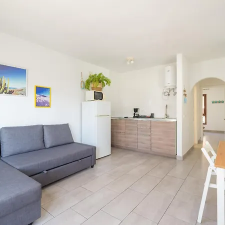 Ineika In - Balcony & Poolside Apartman *