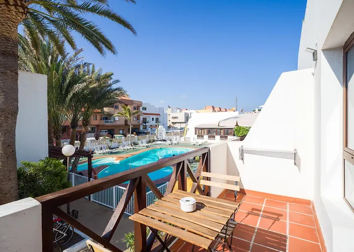 Ineika In - Balcony & Poolside *