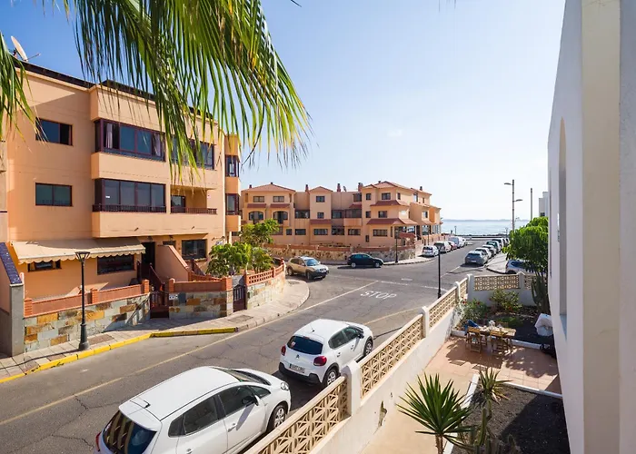 Ineika In - Balcony & Poolside Apartmán
