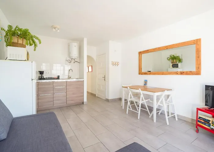 Ineika In - Balcony & Poolside Apartmán *