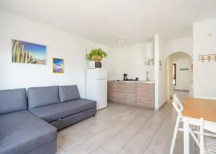 Ineika In - Balcony & Poolside شقة *