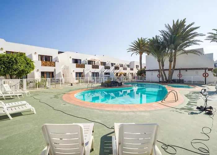 Ineika In - Balcony & Poolside
