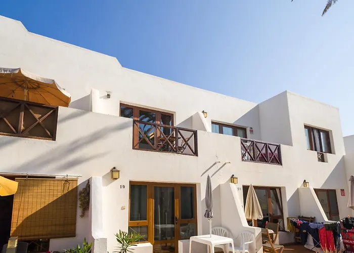 Ineika In - Balcony & Poolside *